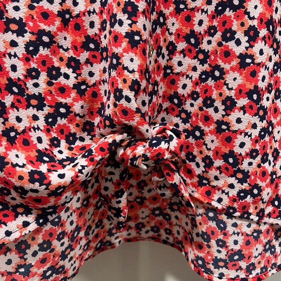 Lot of 3 women’s tops; Michael Kors, Vince Camuto - all size medium - Picture 6 of 10